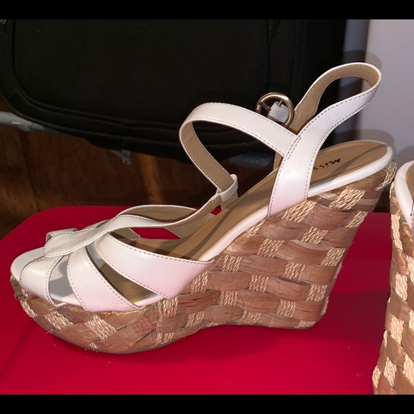 White Miss Me Wedges - Picture 2 of 4